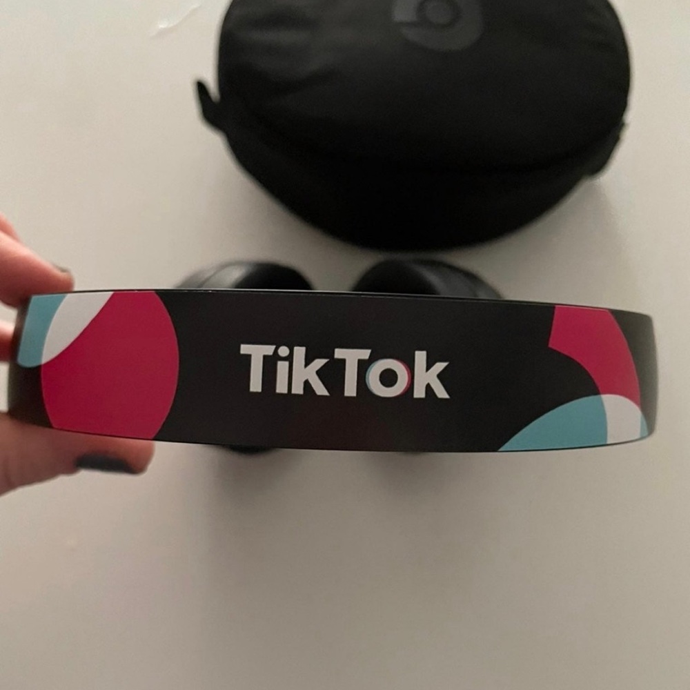 Limited edition TikTok beats solo 3